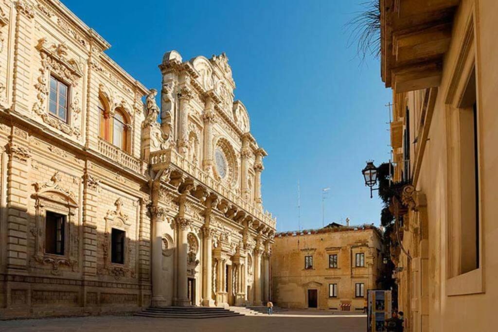 Casa Amelida Apartment Lecce Bagian luar foto
